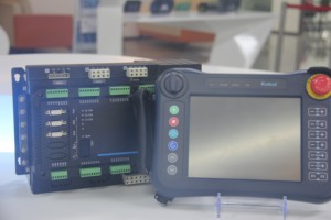 โซลูชันการขับเคลื่อนและควบคุมแบบรวมสำหรับเครื่องจักรเคลื่อนที่แบบสามแกนพร้อมเซอร์โวมอเตอร์ 3 ตัวและแท่นควบคุมแบบเคลื่อนที่ - Product Image 2