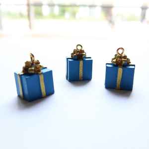 Breloques en résine bleue pour boîte-cadeau de bijoux incluses breloques en résine de mélange aléatoire coloré jaune vert rouge blanc marron décoration - Product Image 2