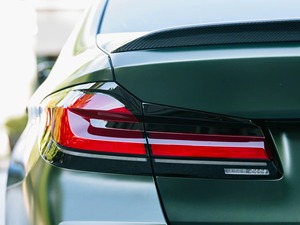 BMW M5 CS 2022 certifiée, occasion en excellent état, transmission intégrale, moteur turbo, jantes alliage 19 pouces, sièges en cuir, régulateur de vitesse adaptatif, intérieur foncé, conduite à gauche - Product Image 3