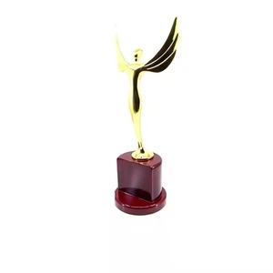 Elegant Flying Lady Metal Trophy for Women's Achievement Forte demande dans le monde entier pour la reconnaissance de l'excellence en leadership - Product Image 2