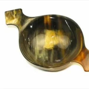 Cuenco elegante ecológico hecho de cuerno de vaca reciclado Cuenco de cuerno inspirado en el arte tribal para un estilo de estante decorativo a bajo precio - Product Image 1