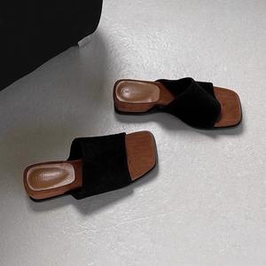 รองเท้าผ้าใบพื้นยางสำหรับผู้หญิง รองเท้าลำลองแบบสวม สบาย ระบายอากาศได้ดี รองเท้าแฟชั่นฤดูร้อน - Product Image 2