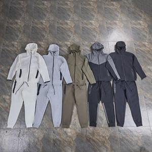 Vente en gros OEM survêtement en coton et polyester épais ensemble de jogging à capuche impression personnalisée logo hommes ensemble de sweat à capuche épais pour hommes - Product Image 2