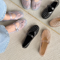 Sandalias de gelatina para mujer, estilo Mary Jane, con purpurina, parte superior de PVC, planas, al por mayor para playa, resort y venta minorista