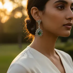 Pendientes de Plata de Ley 925 con Ónix Verde y Marcasita para Mujer, Accesorio de Moda - Product Image 1