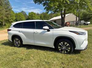 รถยนต์มือสอง ปี 2025 รุ่น Highlander Limited SUV เกียร์อัตโนมัติ เบนซิน สีเข้ม หลังคาซันรูฟแบบพาโนรามา พวงมาลัยขวา - Product Image 2