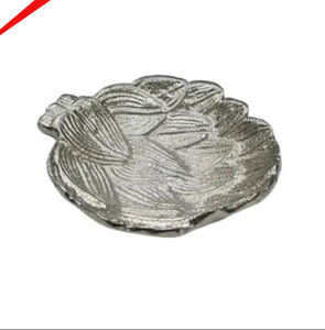 Nouveau plateau de service fait main aspect feuille fini argent pour restaurant et bar d'hôtel - Product Image 1