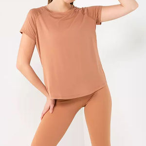 Fournisseur en ligne Nouveau T-shirt décontracté pour femme à manches courtes, longueur classique, style hip-hop, col rond, avec logo sur le devant - Product Image 2