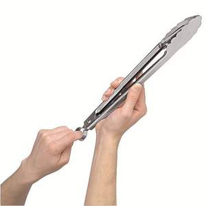 Pince à glace en acier inoxydable robuste conçue pour une utilisation durable dans les bars, les cafés et les services de restauration - Product Image 3