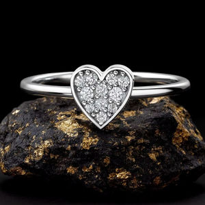 Bague de fiançailles minimaliste en argent sterling 925 plaqué rhodium et or vermeil 14 carats avec cœur en CZ, cadeau de la Saint-Valentin - Product Image 1