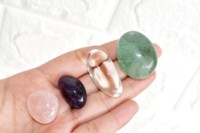 Kit de Cristales del Zodíaco Piscis Premium al por Mayor con Pulsera de 8mm, 4 Piedras Pulidas y Tarjeta, Cristales Curativos para Yoga y Meditación