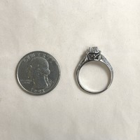 Bague de fiançailles en acier inoxydable plaqué or 14 carats - Diamant taille princesse avec halo - Style vintage années 60 - 0,1 carat total - Bague avec diamant de laboratoire