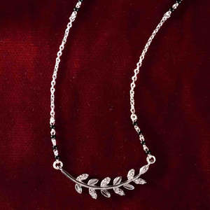 Compre un Mangalsutra de Plata Pura con Baño de Oro, Cadena de Perlas y Diamantes, Estilo Étnico Religioso, Regalo Perfecto para su Esposa - Product Image 2