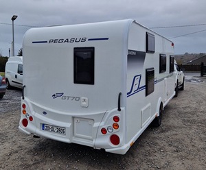 Caravane de luxe tout-terrain, camping-car, maison mobile pour le camping, véhicule à vendre, application camping-car - Product Image 3