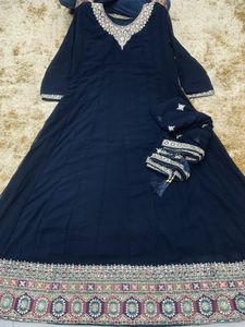 Virasat Robe Anarkali entièrement cousue Style Salwar Kameez Tenue traditionnelle élégante pour les occasions de fête et de mariage - Product Image 5