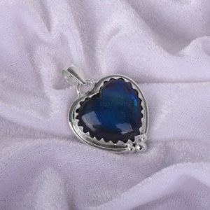 Pendentif en forme de cœur en labradorite naturelle fait à la main en argent sterling 925 avec pierres précieuses bijoux élégants pour femmes - Product Image 1