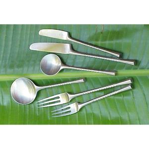 ชุดช้อนส้อมมีดอาหารเย็นเครื่องเงินช้อนสแตนเลสชุดเครื่องใช้บนโต๊ะอาหาร - Product Image 2