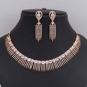Ensemble de bijoux pour femmes en alliage plaqué or élégant avec collier et boucles d'oreilles, zircone cubique brillante pour mariage, fiançailles, fête, cadeau - Product Image 2