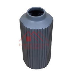 Floreros de mesa de aluminio de diseño elegante de nuevo diseño para decoración del hogar florero de mesa gris mate de aluminio duradero - Product Image 1