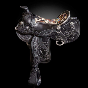 Selle Western avec un motif unique d'outillage floral et à défilement sur cuir foncé et conchos argentés, disponible au prix de gros. - Product Image 1