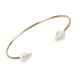 CUCOCUCA YXQ B33 Bracciale Raffinato con Conchiglia Dorata e Acciaio Inossidabile che Combina Elementi Naturali, Elegante e Lussuoso - Product Image 1