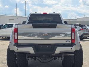 Pick-up Ford F-450 Super Duty Platinum 4x4 Platinum 4 portes Crew Cab 8 pieds LB DRW d'occasion à prix abordable à vendre - Product Image 3
