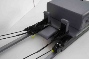 Machine de Pilates Reformer Professionnelle en Aluminium d'Élite avec 5 ressorts en acier japonais à effet de gravité et accessoires complets pour studio et domicile - Product Image 3