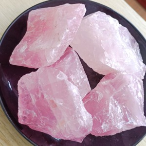 Quartz rose naturel, cristaux roses, pierre d'énergie brute, décoration de guérison en vrac, artisanat folklorique, aquarium, 1 pièce - Product Image 1