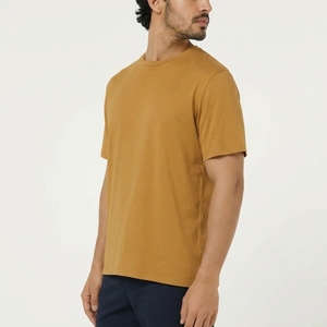 T-shirt pour homme en coton premium avec tissu doux, coutures soignées et design conçu pour un port quotidien décontracté et confortable. - Product Image 5