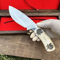 Couteau de chasse et de camping OEM en acier Damas forgé à la main, lame fixe, manche en os de chameau, lame pleine longueur, étui EDC, haute durabilité