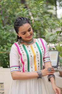 LANCEMENT DE NOUVELLES ROBES FESTIVES TISSU ROMAIN AVEC DES FILS MULTI DE COULEURS ET DES MIROIRS - Product Image 3