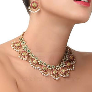 ชุดเครื่องประดับแฟชั่นสำหรับผู้หญิง สร้อยคอและต่างหู ดีไซน์ใหม่ สำหรับงานปาร์ตี้ - Product Image 3