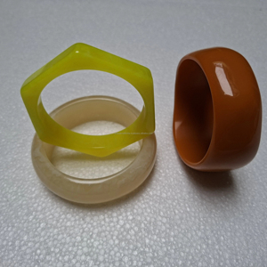 Pulseras de Resina Acrílica Ligeras Hechas a Mano, Juego de Accesorios Minimalistas para Uso Diario, Venta al por Mayor Directa de Fábrica desde India - Product Image 1