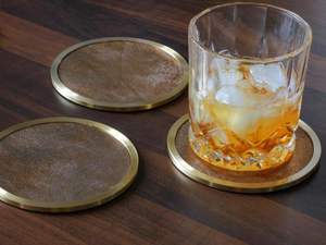 Dessous de verre en laiton martelé à bord rond en liège Tapis de dessous de verre pour boissons extra épaisses Dessous de verre en liège réutilisable de 4 pouces de diamètre avec lèvre pour boisson - Product Image 2