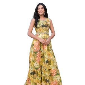 Colección de verano de vestidos de rayón florales para adultos Venta en línea disponible - Product Image 1