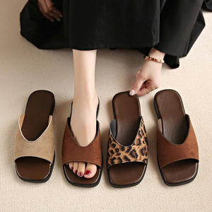 Nouvelles sandales plates rétro pour femmes confortables pantoufles antidérapantes légères à imprimé léopard - Product Image 4