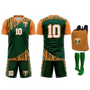 ชุดกีฬาฟุตบอลแขนสั้นสีพื้นผ้าโพลีเอสเตอร์ 100% ระบายอากาศได้ดี ยืดหยุ่นได้ ผลิตในปากีสถาน สำหรับผู้ใหญ่ พร้อมบริการสกรีนโลโก้ตามสั่ง - Product Image 5