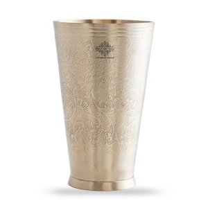 Gobelet en verre de grande taille à motif de fleurs en laiton pur Indian Art Villa-Verres et rangement - Product Image 1