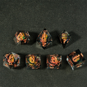 Les dés <span class=keywords><strong>Rpg</strong></span> polyédriques à bords tranchants contiennent un ensemble de dragons de boules de citrouille mobiles et de dés de jeu de donjon - Product Image 5