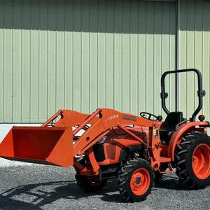 Tractor Agrícola Kubota L3200 de 50HP Diésel 4WD, Máquina Agrícola Duradera y Eficiente para Agricultura, Jardinería y Trabajos de Mantenimiento de Propiedades - Product Image 2