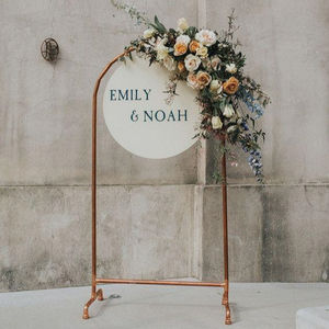 Soporte de bienvenida de Metal de diseño italiano en acabado dorado para Hotel restaurante deshierbe eventos fiesta decoración soporte de exhibición de bienvenida - Product Image 1