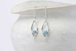 Boucles d'oreilles goutte d'opale, boucles d'oreilles en argent Sterling bleu opale délicate, boucles d'oreilles en opale de feu bleue, boucles d'oreilles faites à la main en argent Sterling - Product Image 4