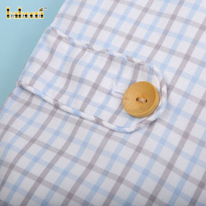 ชุดเอี๊ยมขาสั้นเด็กผู้ชายลายสก็อตสีแทนสุดหรูสำหรับฤดูร้อน ผลิตตามสั่งได้ ปรับแต่งได้ ผลิตด้วยผ้าสแปนเด็กซ์/คอตตอน ปักลายด้วยมือ ได้รับการรับรองมาตรฐาน OEKO-TEX - Product Image 3