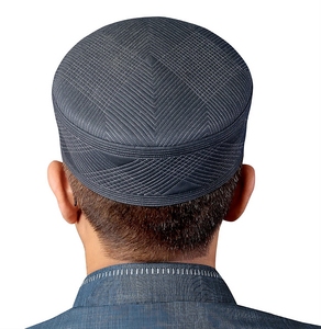 Chapeau de prière islamique Saeed de haute qualité, en polyester premium, avec logo personnalisé, broderie à la main, ajustable, confortable et cousu. - Product Image 1