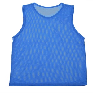 Venta al por mayor de hombres y mujeres Chaleco de entrenamiento de fútbol de malla babero chaleco deportivo para adultos OEM servicio disponible - Product Image 3