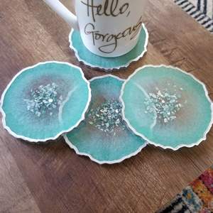 Ensemble de sous-verres en résine ange écologique fait à la main de qualité supérieure Agate géode de luxe avec paillettes d'or ou fleurs séchées - Product Image 5