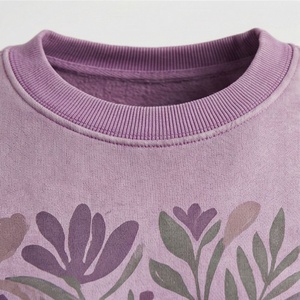 ชุดวอร์มผู้หญิงแบบสวมหัว พิมพ์ลายสกรีน ผ้าไหม ล้างสีแบบ Acid Wash ชุดจ็อกเกอร์ ชุดแทรคสูท เสื้อครอปฮู้ดดี้ กางเกงจ็อกเกอร์ ชุดกีฬา - Product Image 4