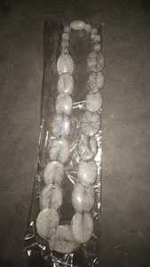 Collar de resina de moda para mujer Diseño elegante y minimalista Disponible Collar de resina para mujer - Product Image 2