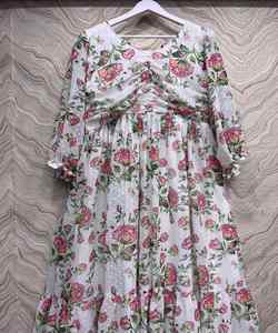 Top en rayonne florale Palazzo Dupatta Ensemble: Top en rayonne florale ensembles palazzo dupatta avec imprimés vibrants et designs chics - Product Image 5