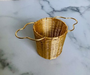 ตะกร้าสานสีทองทำด้วยมือมีด้ามจับสองชั้นโซลูชันการจัดเก็บที่ทนทานและสมบูรณ์แบบสำหรับการตกแต่งบ้านและการใช้งานในครัว - Product Image 1